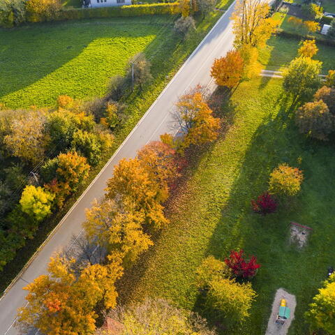 Foto dětského hřiště z dronu